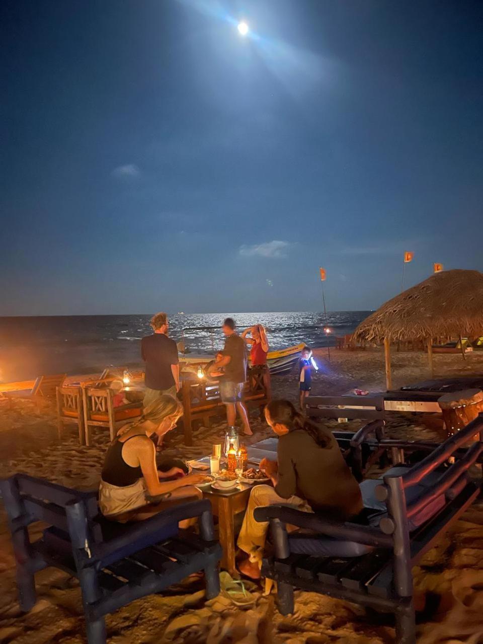 Vitamin Sea Beach Cabana & Hostel 닐라벨리 외부 사진