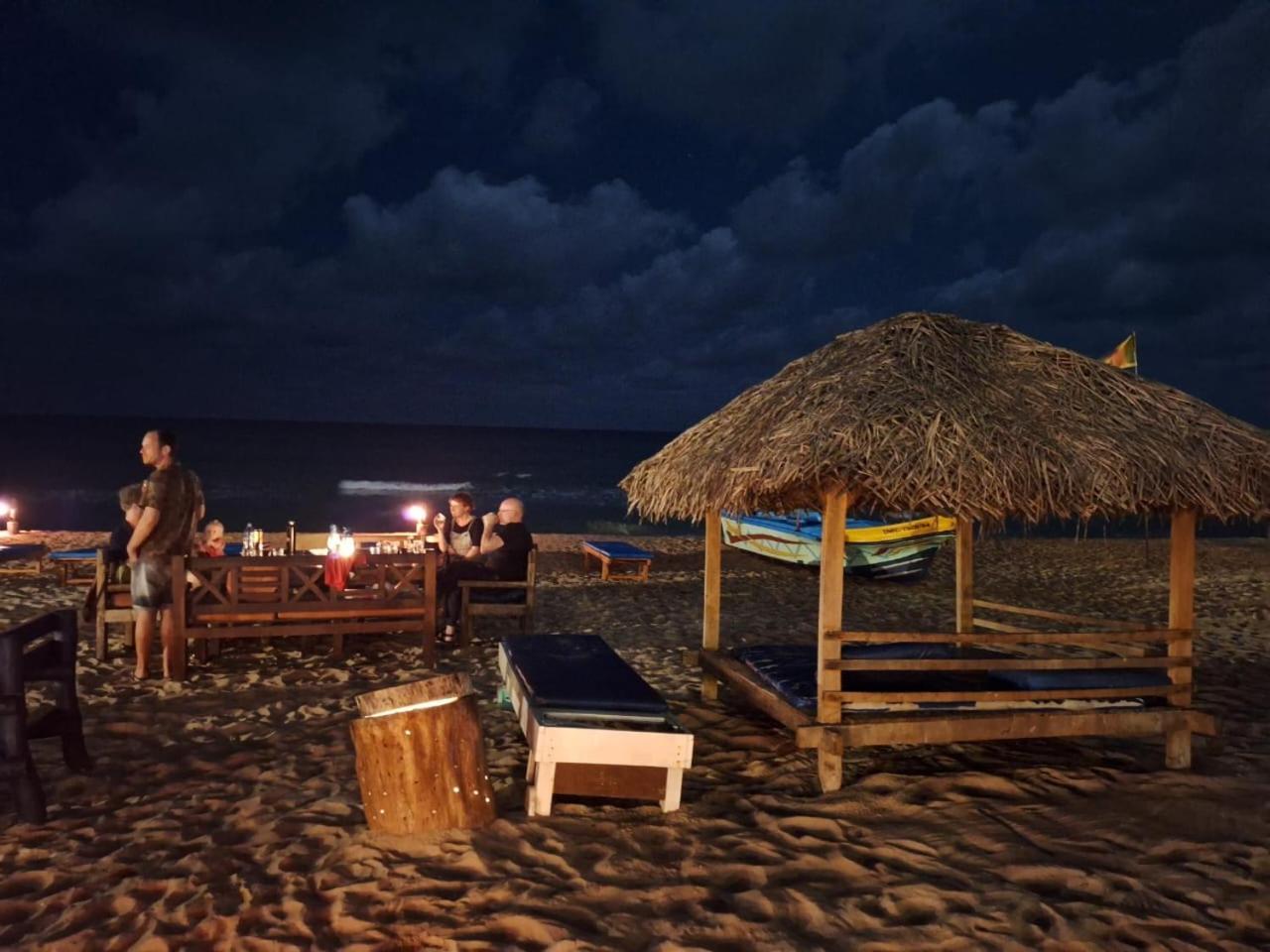 Vitamin Sea Beach Cabana & Hostel 닐라벨리 외부 사진