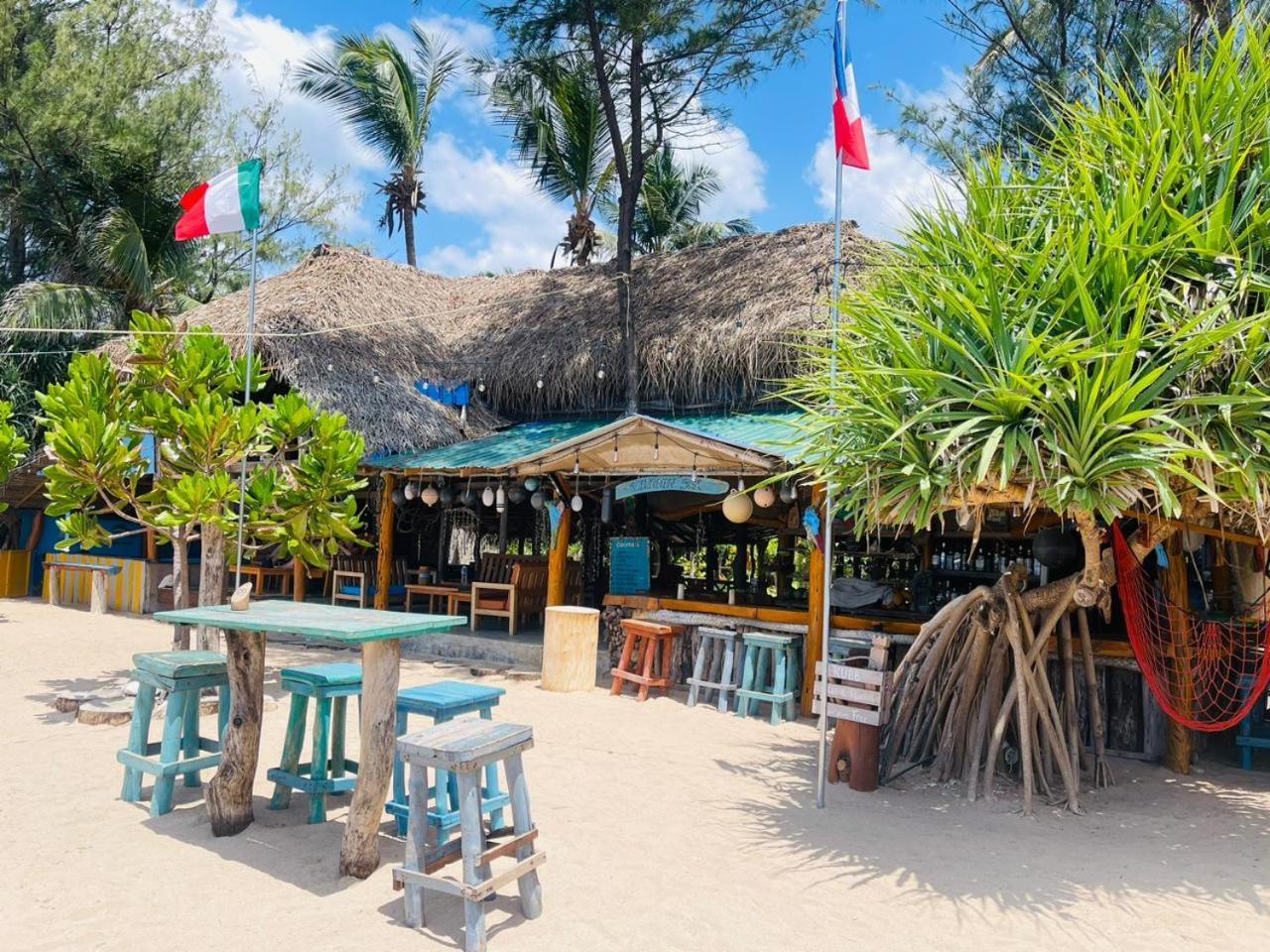 Vitamin Sea Beach Cabana & Hostel 닐라벨리 외부 사진