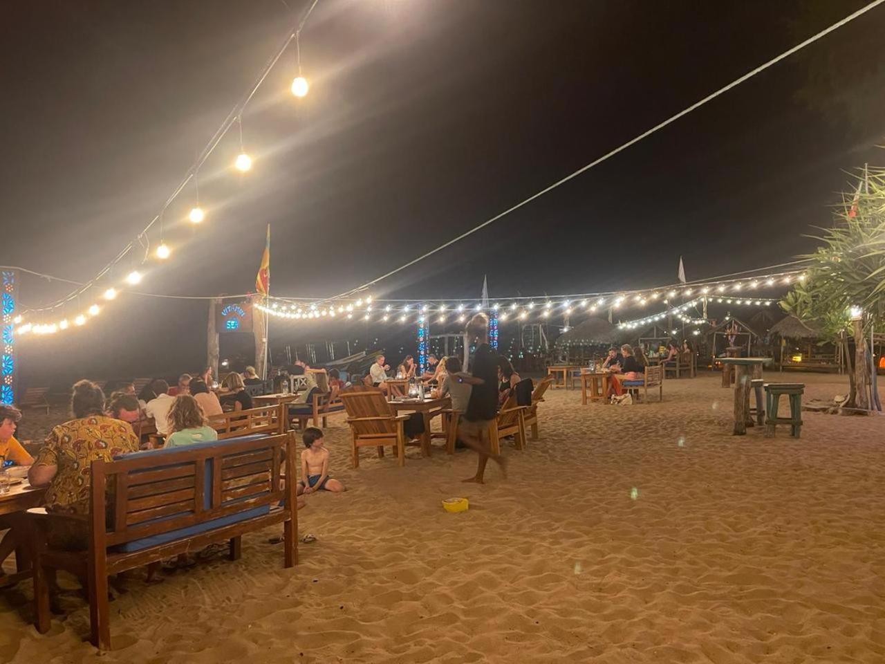 Vitamin Sea Beach Cabana & Hostel 닐라벨리 외부 사진